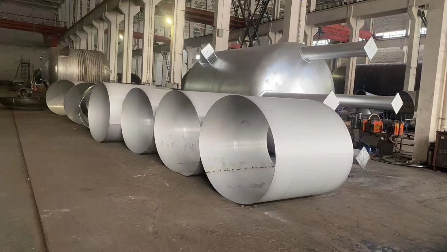 不锈钢反应釜的半成品制作